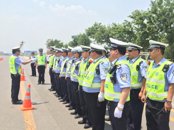 臨汾交警紀(jì)實：33℃烈日下的午查